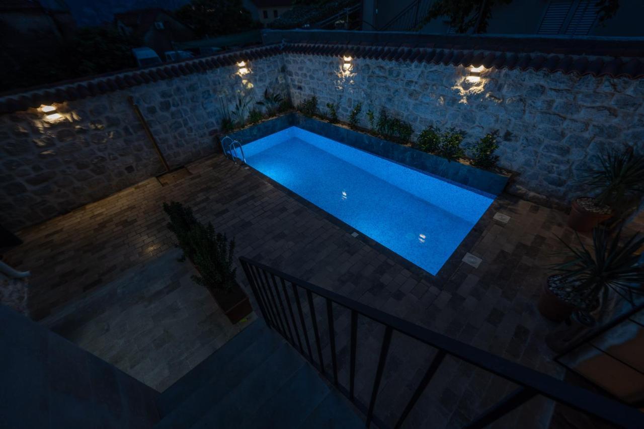 Apartments Gabela Рисан Экстерьер фото