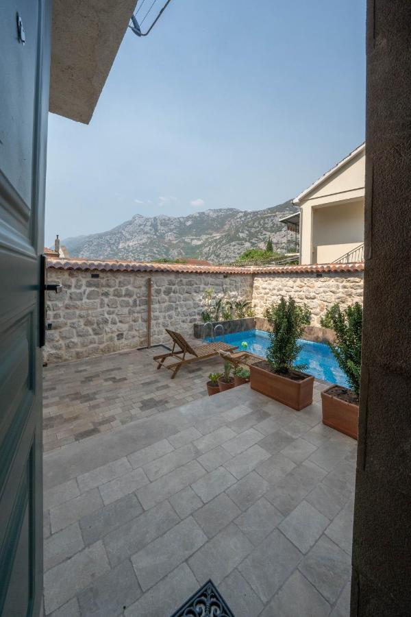 Apartments Gabela Рисан Экстерьер фото